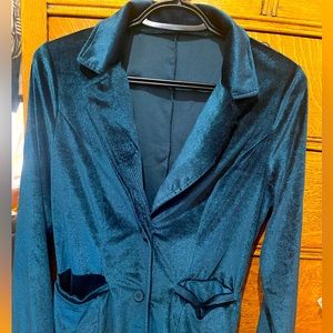 Brand new suede jacket. Never worn. 3 button in the front with pockets!